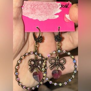 BETSEY JOHNSON Vintage Bows & Hearts in Aurora Borealis Crystal Hoops NEW NWT